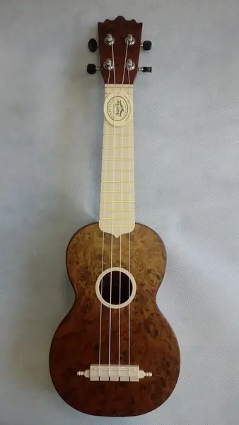 Originální AUDIANA sopránové ukulele žíhaný korek, bílý krk -amk- Shoop - Elektro Kyjov - Green Food