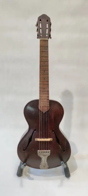 Novinka Václav Zoubek akustická kytara z roku 1945