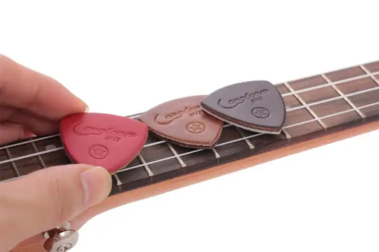 Trsátko pro ukulele 3 mm UP-01 Tovární Cena