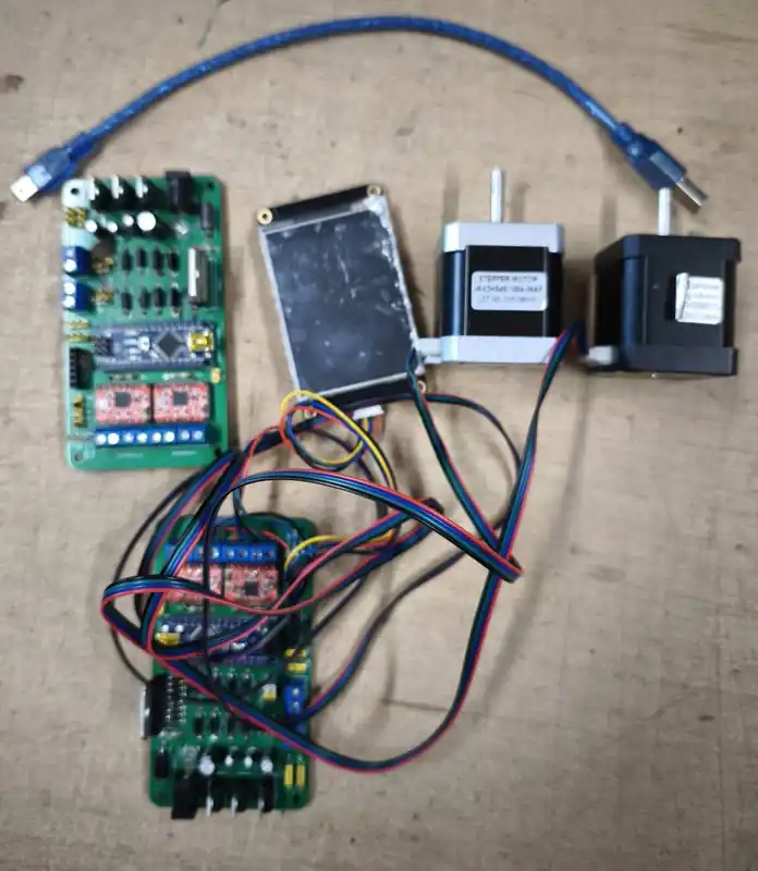 Objednat Nyní ARDUINO 2 DESKY + KROKOVÉ MOTORKY + MONITOR